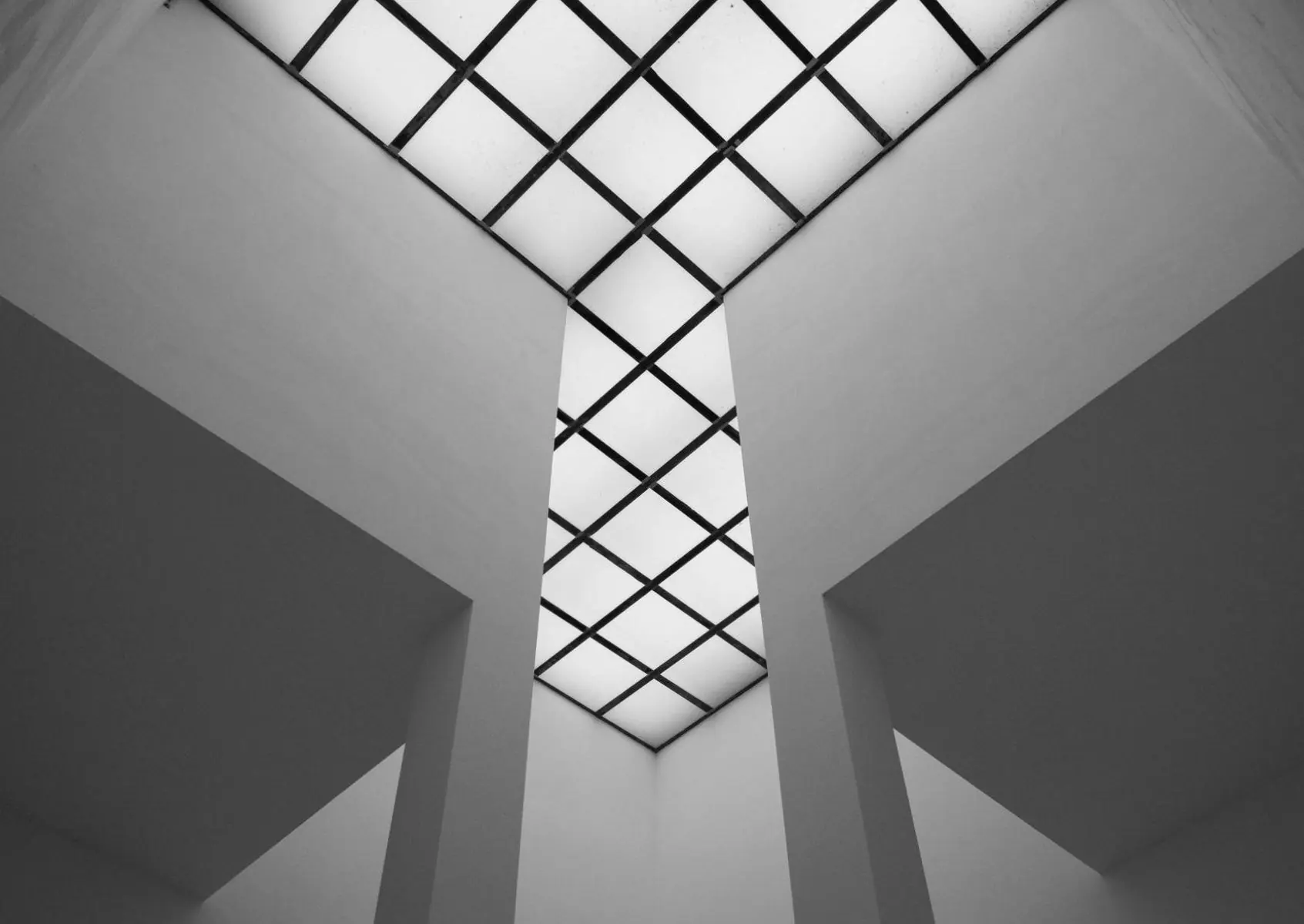 Rommet, bordet og gulvet — 1